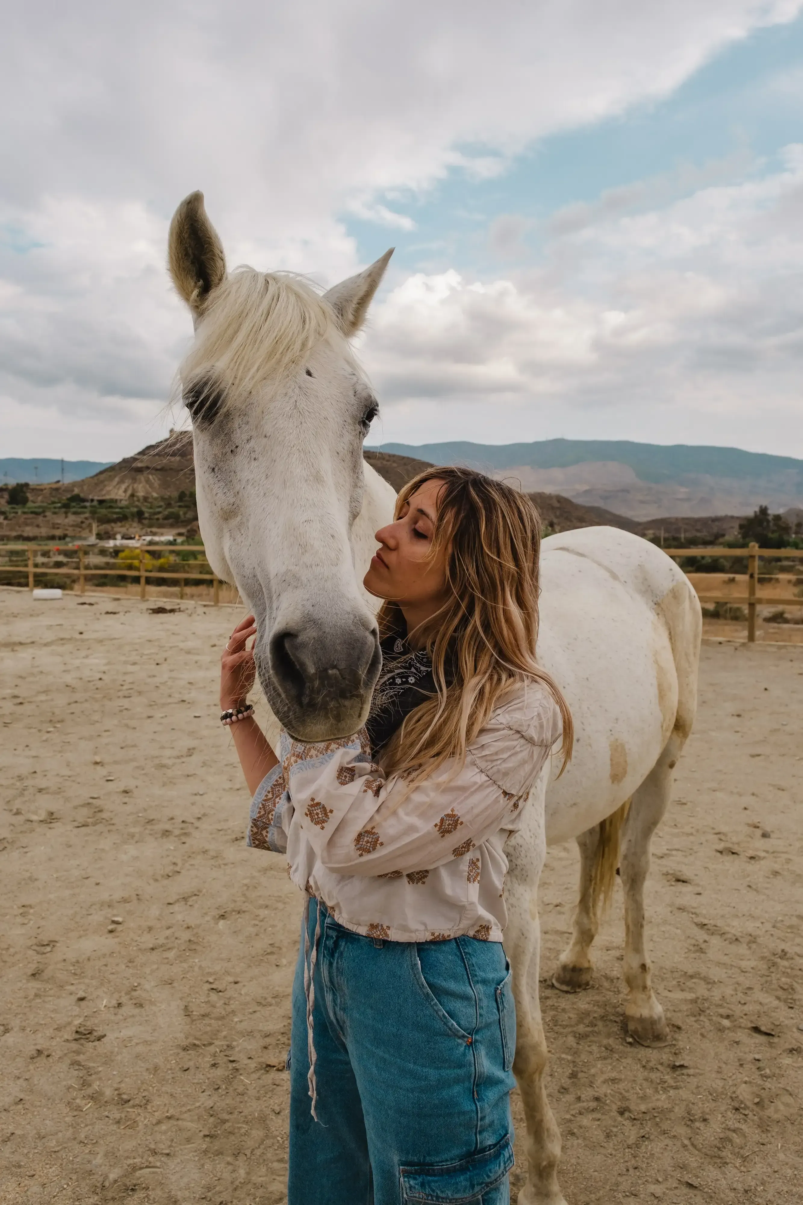 Letizia embracing a horse at the Fort Bravo movie set.