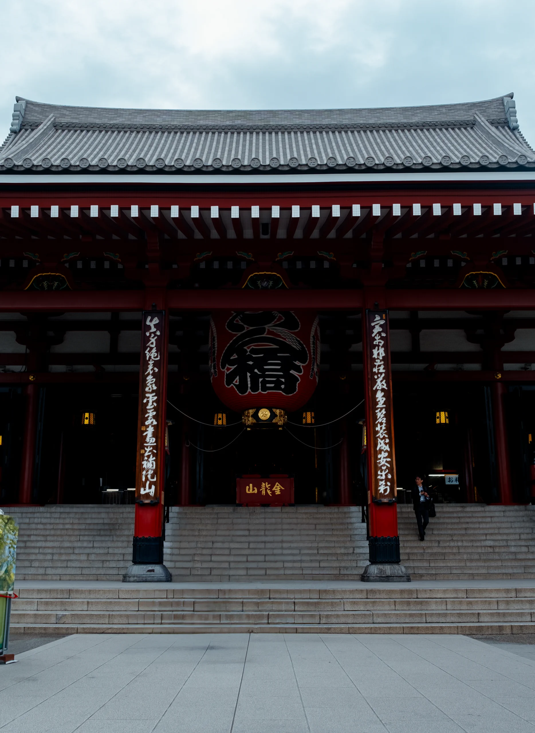 Large red lantern hanging at Sensoji Temple in Asakusa, Tokyo