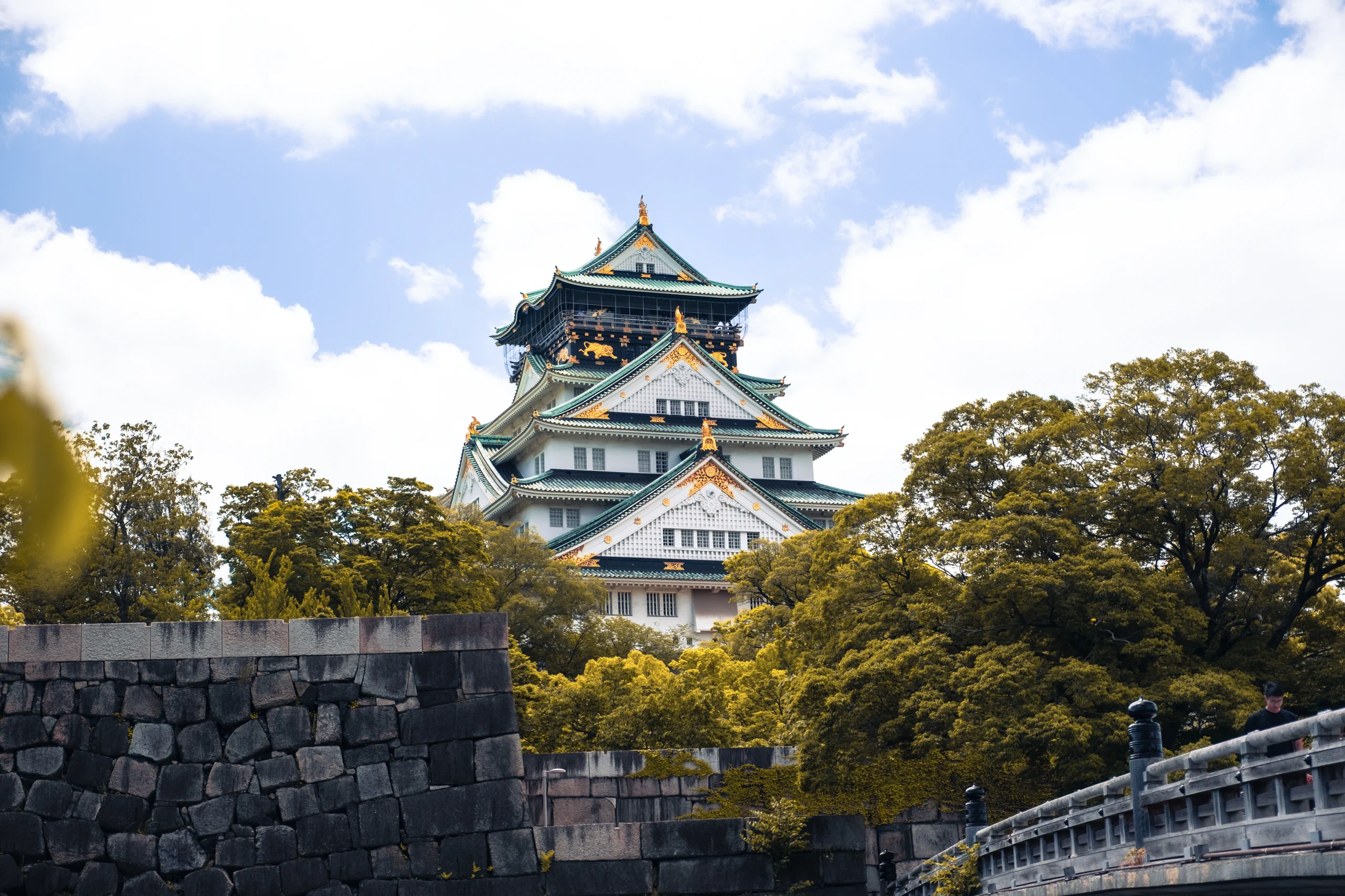 The main keep of Osaka Castle surrounded by trees