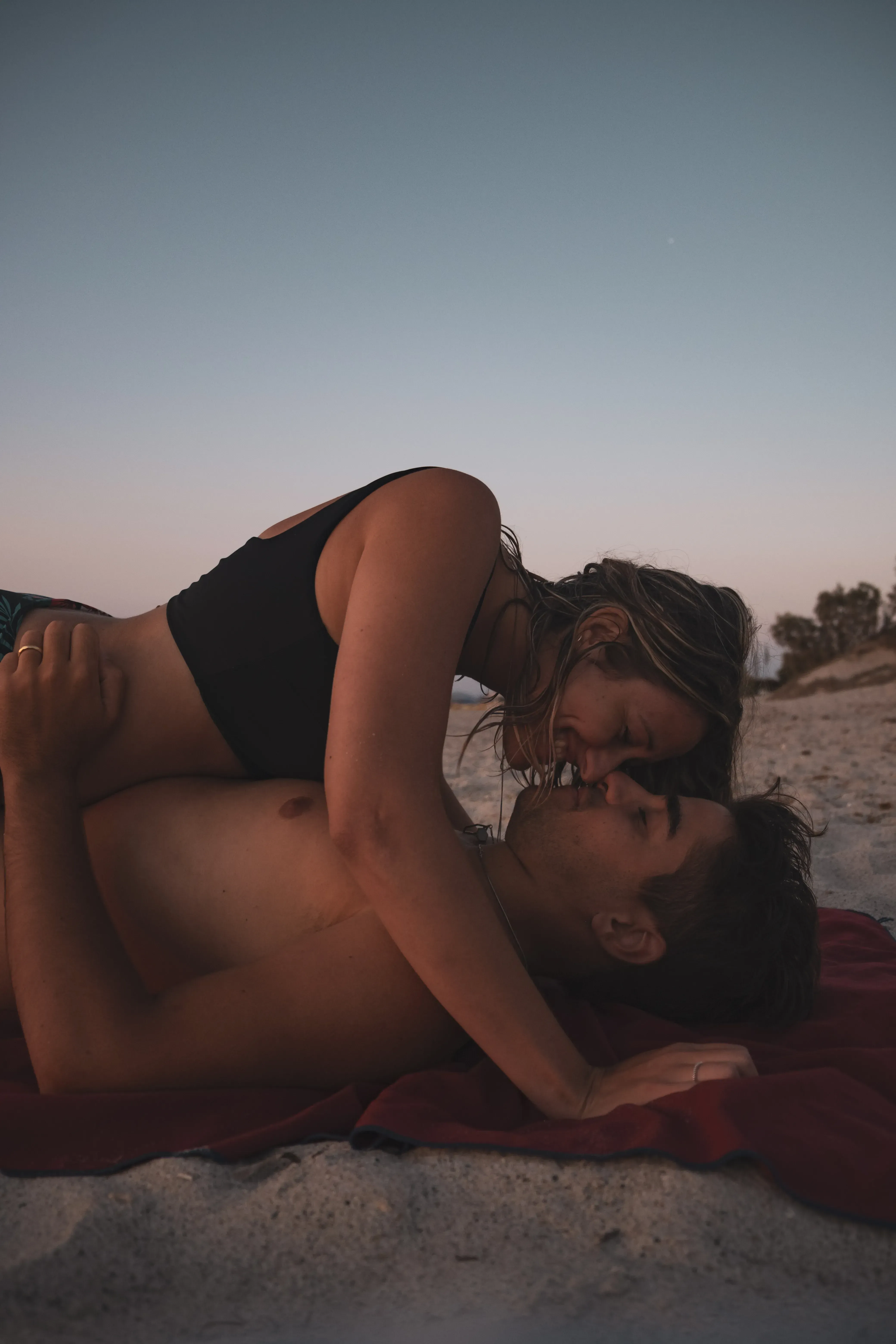 Letizia and Ieser lying down together on the warm sand of the Kos beach