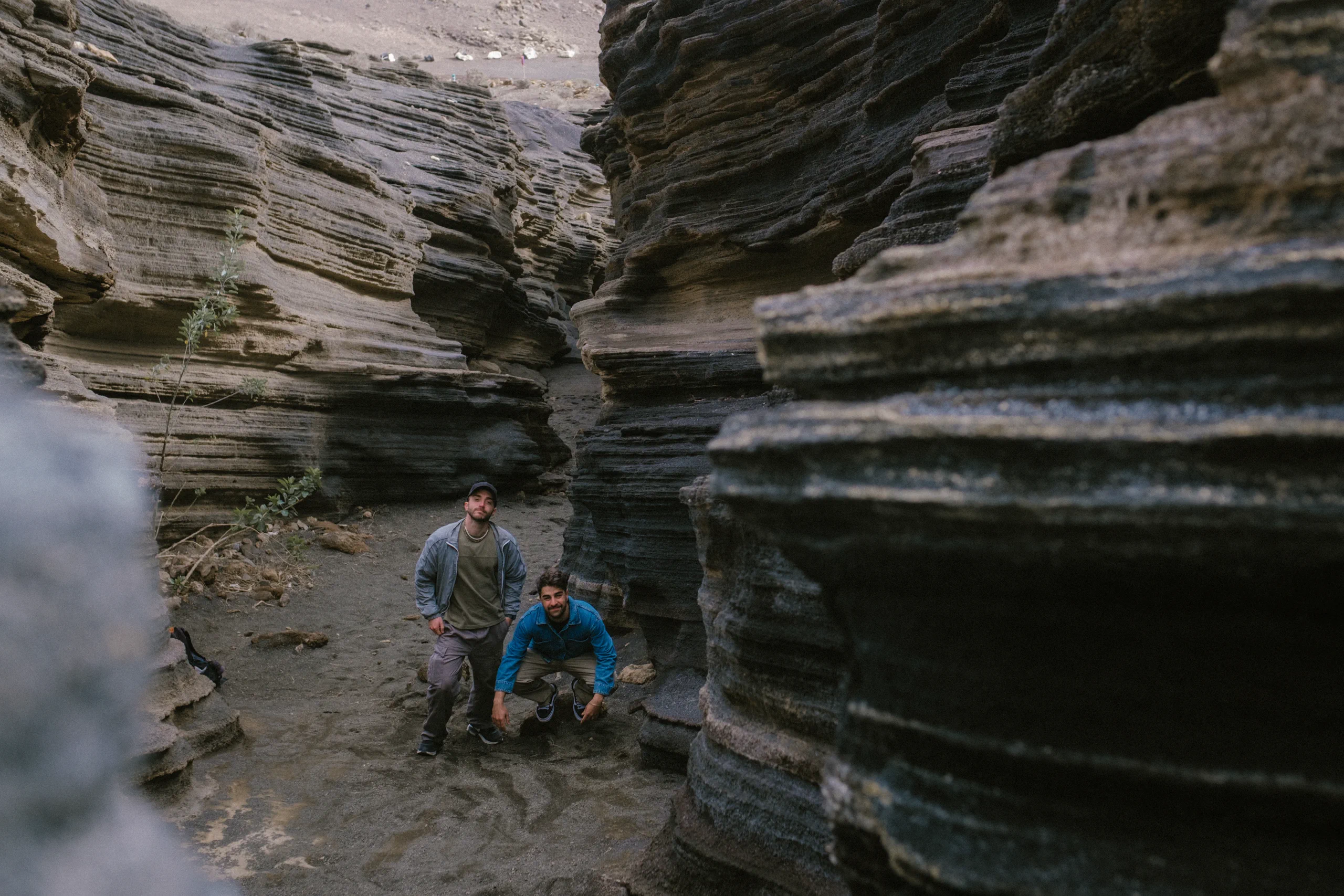 Ieser and Stefano in the narrow passage of Las Grietas canyon