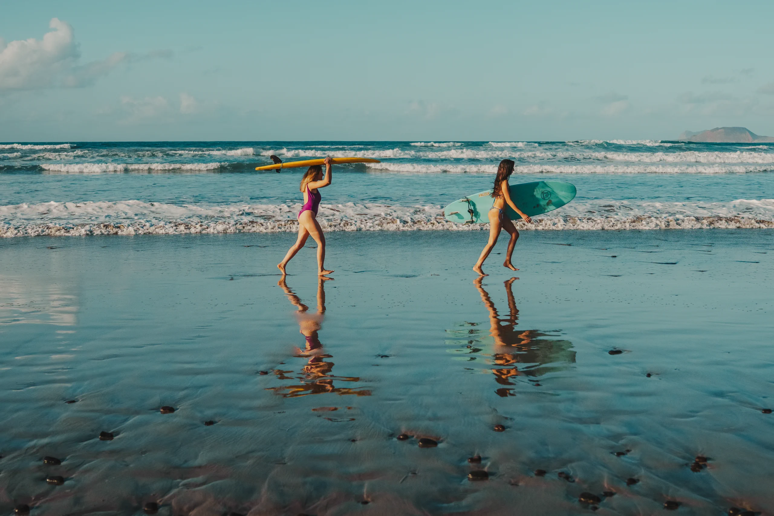 Miriam and Letizia running on the seafront in Famara beach