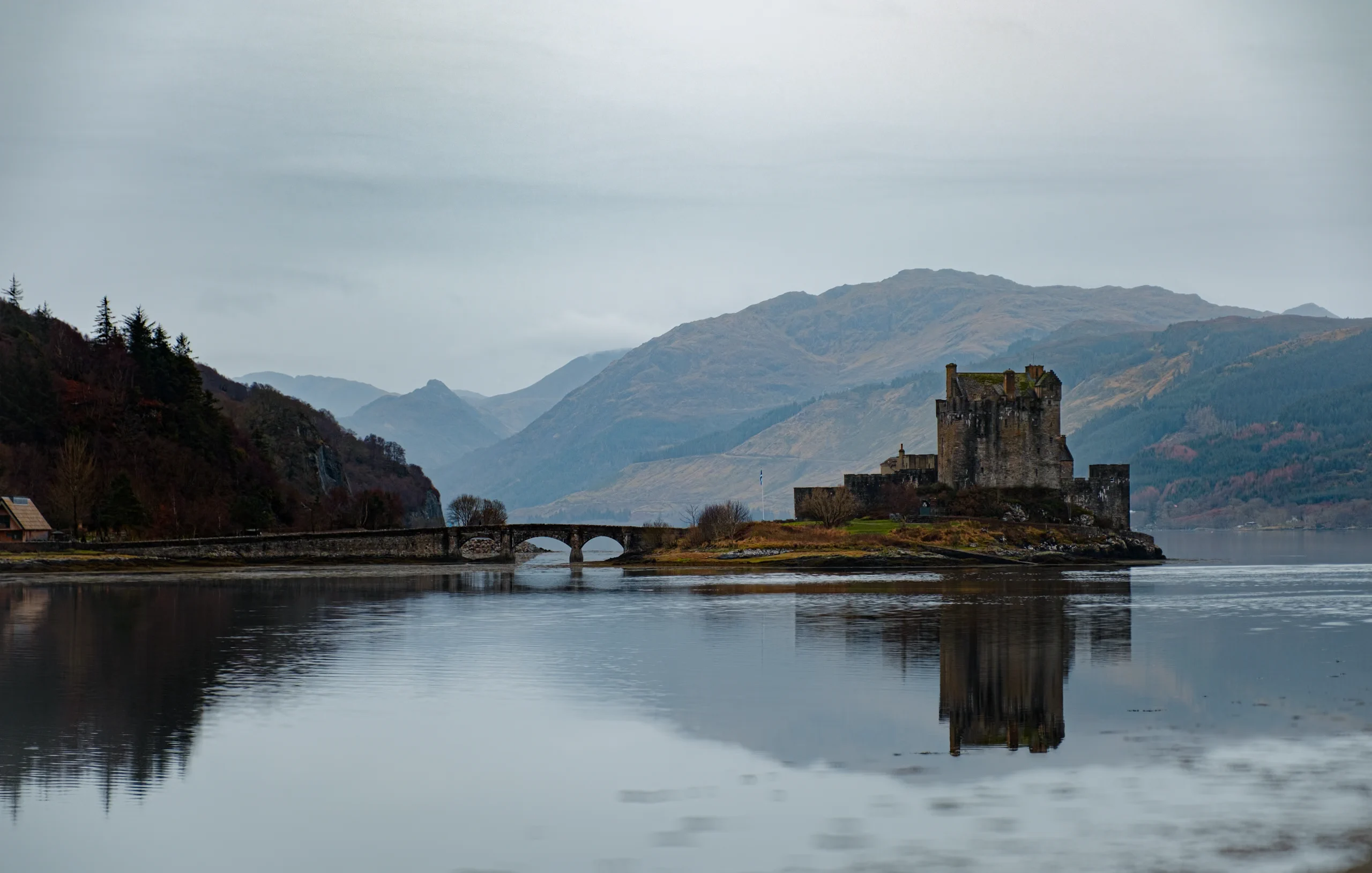 Eilan Donan castle from the lake