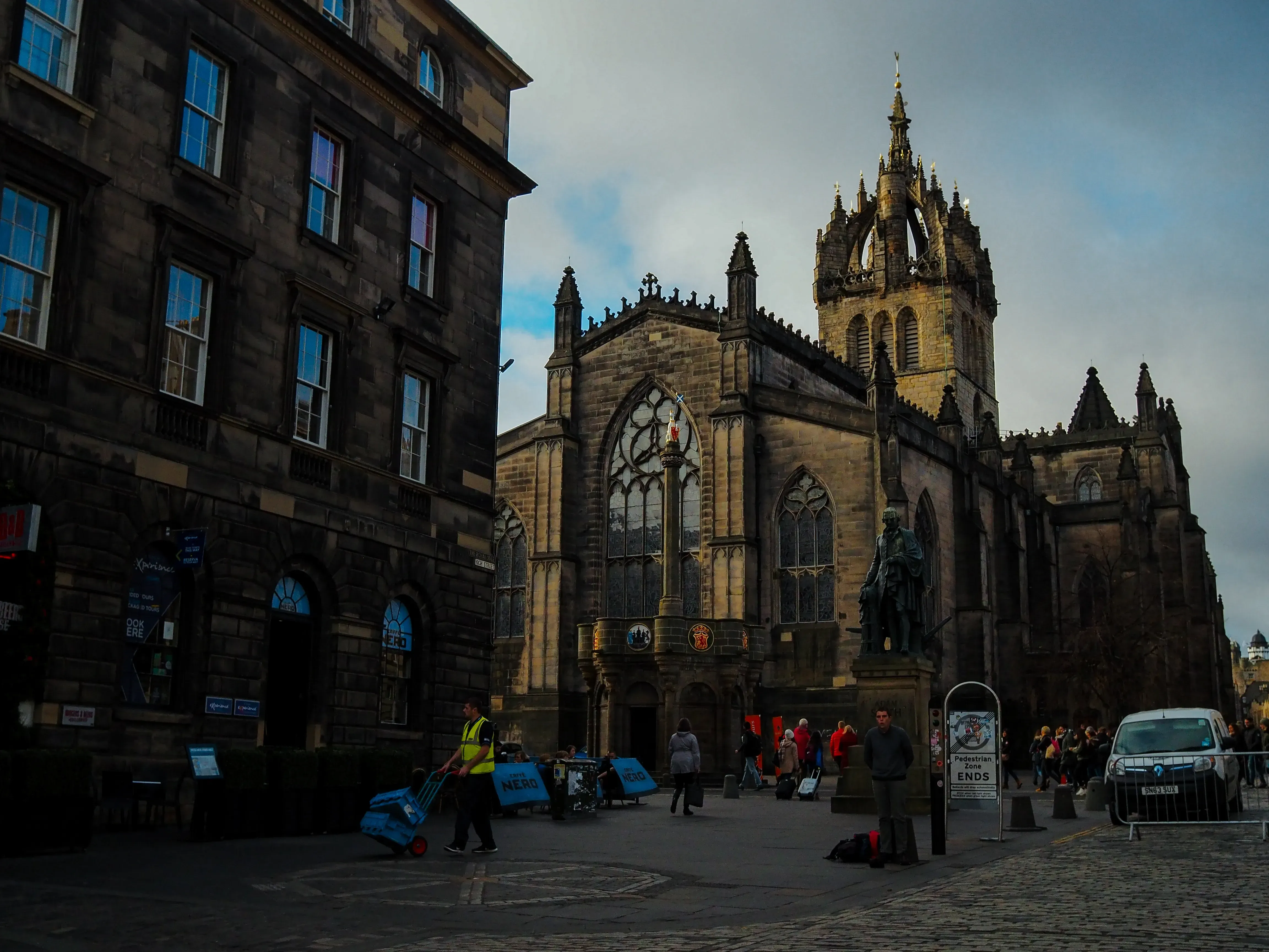 Grand stone exterior of St Giles' Cathedral