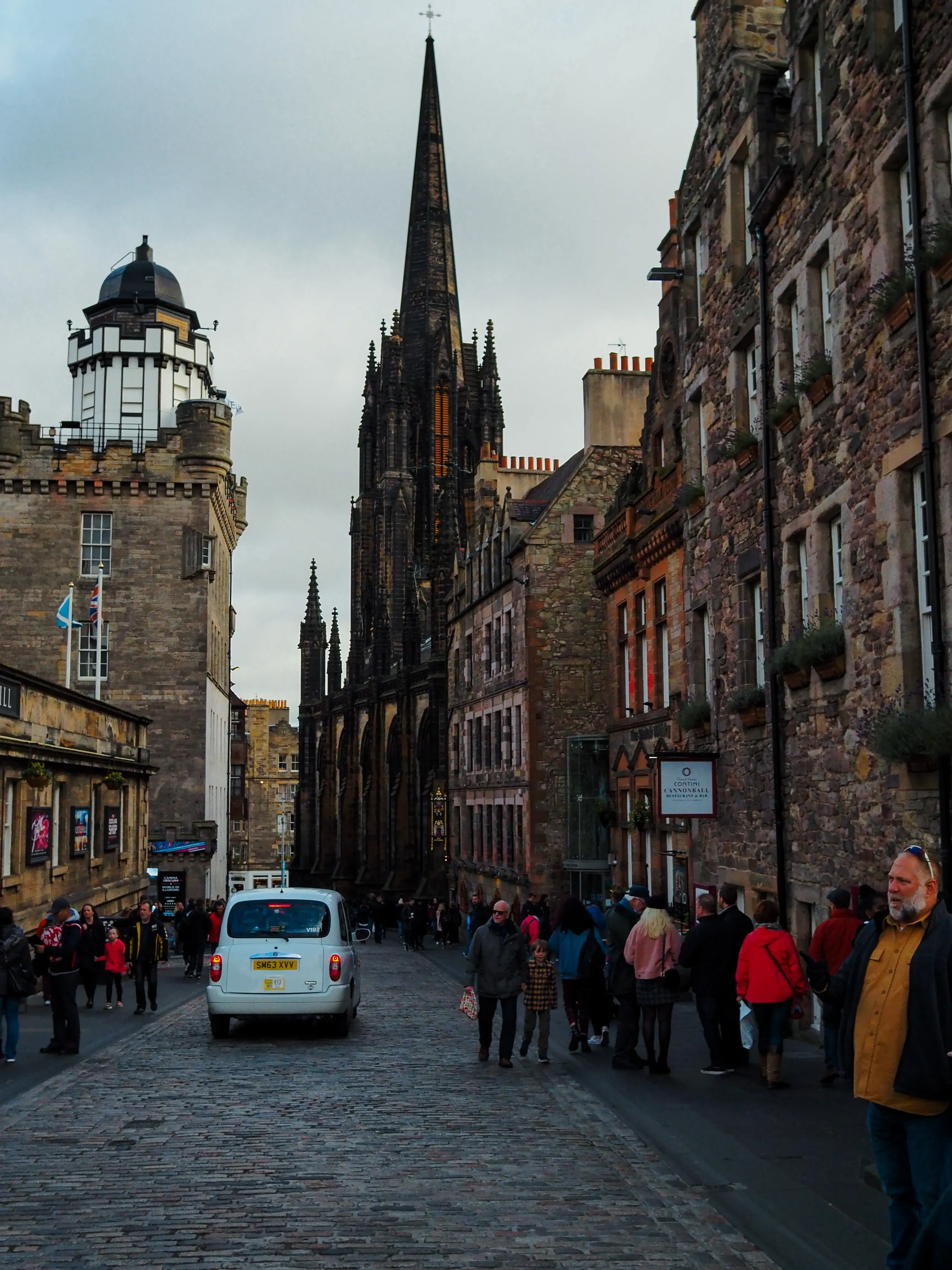 The Royal Mile street leading up towards the entrance of Edinburgh Castle.