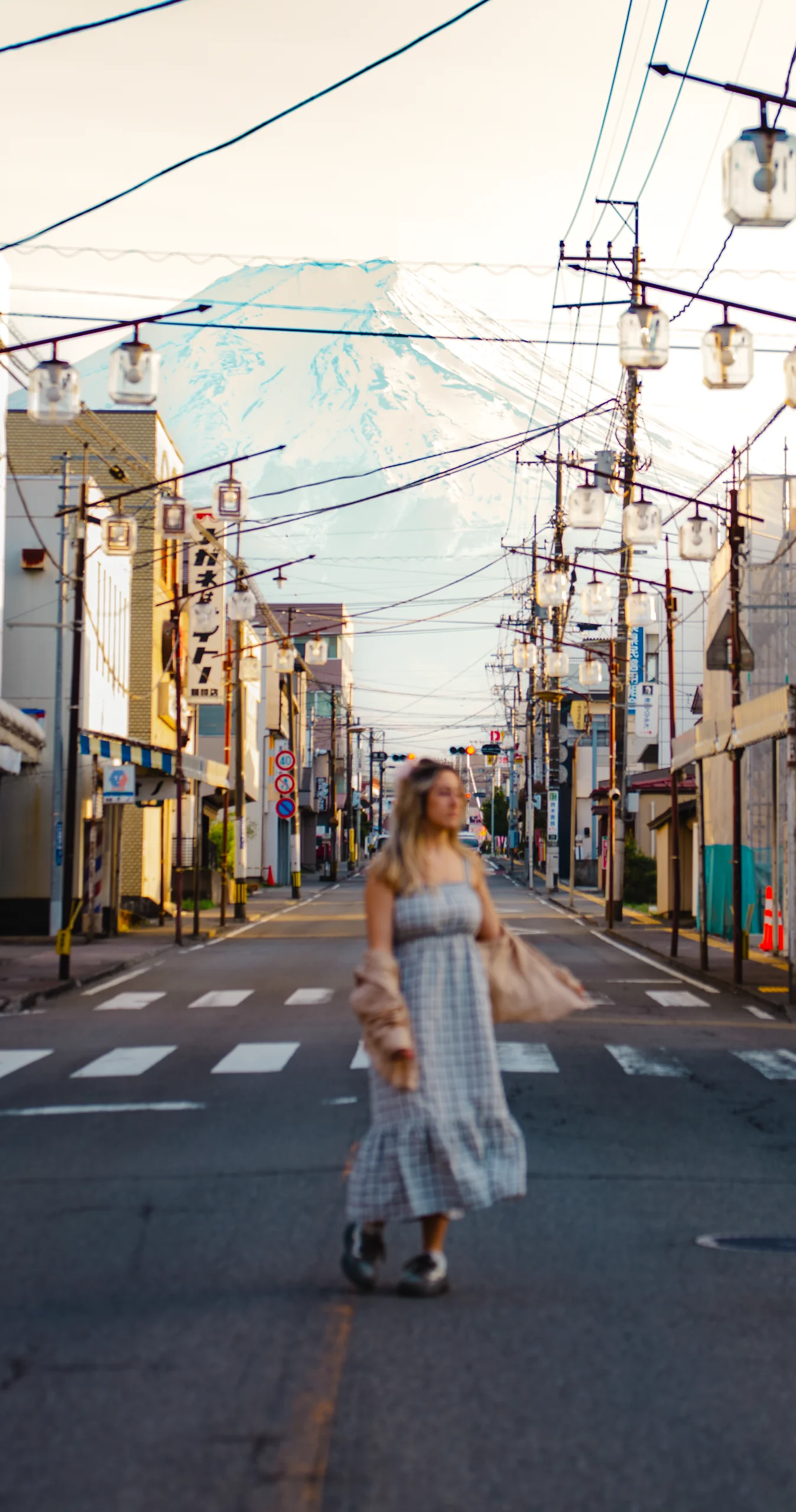 Letizia in a street of Fujikawaguchiko with the mount fuji in the background